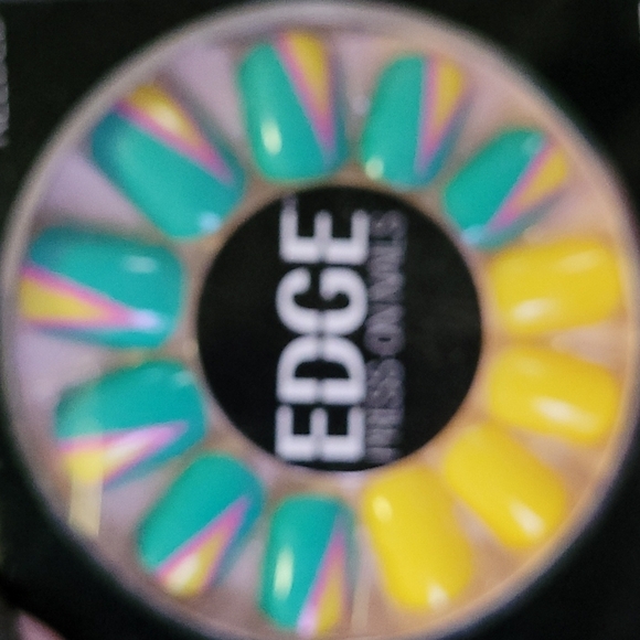 Fing'rs Edge Press-on nails - Picture 3 of 6